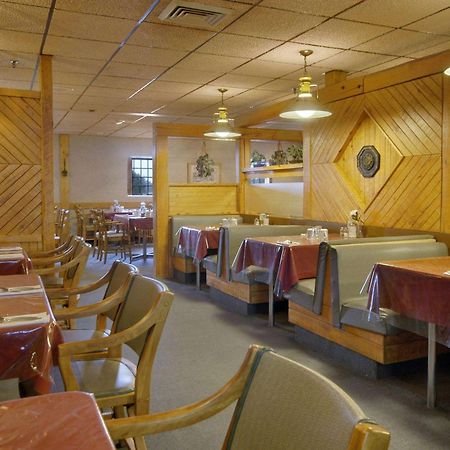 Howard Johnson By Wyndham Portage La Prairie Exterior photo