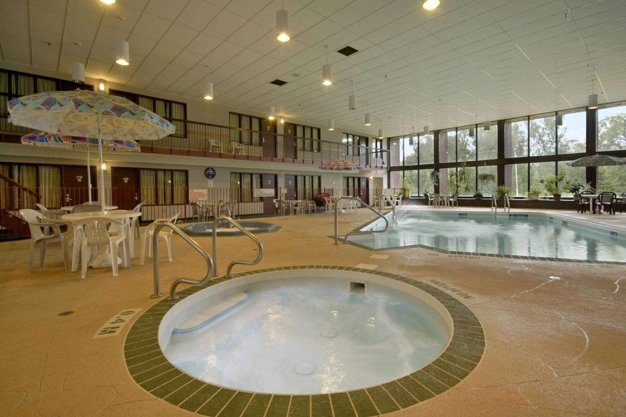 Howard Johnson By Wyndham Portage La Prairie Exterior photo