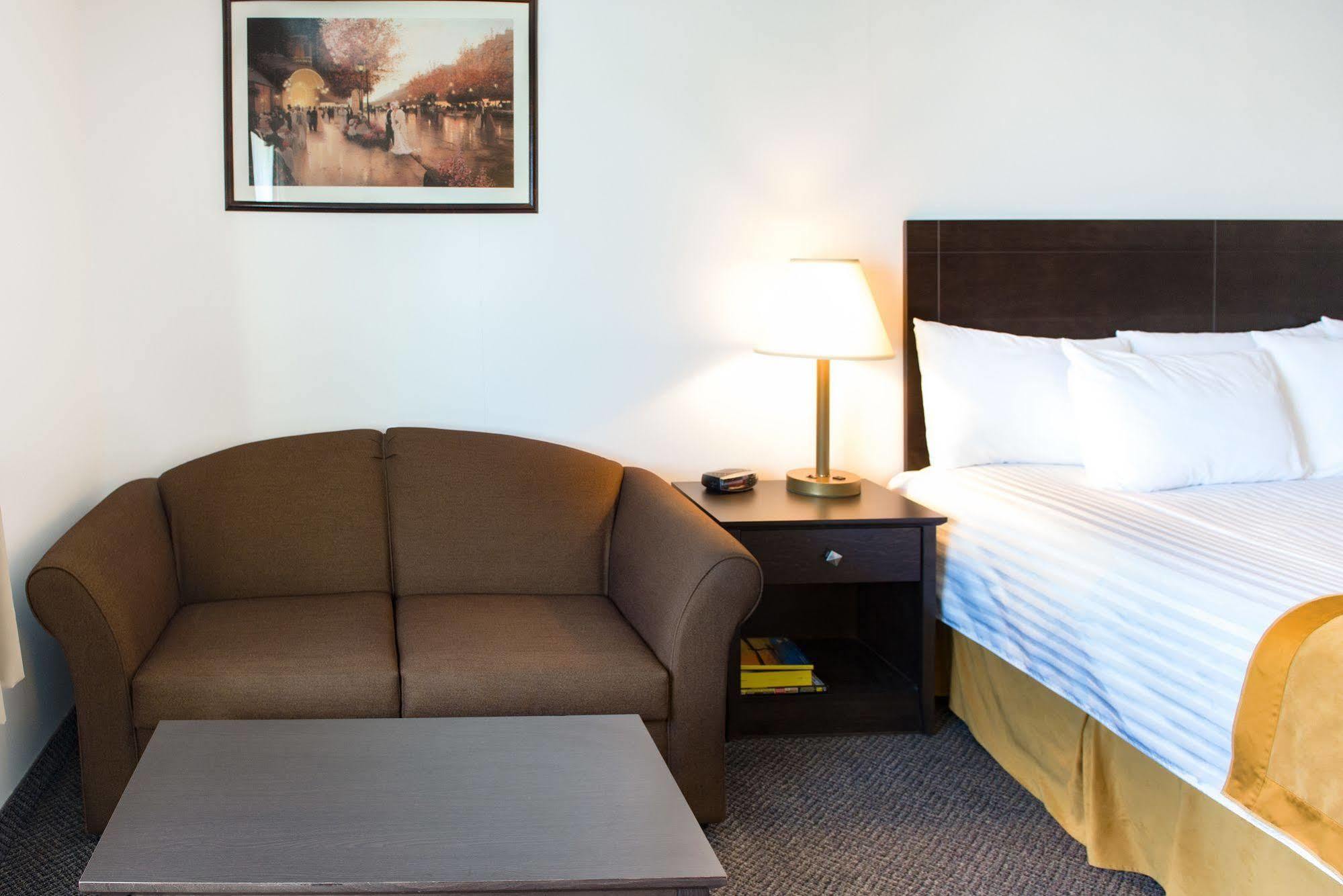 Howard Johnson By Wyndham Portage La Prairie Exterior photo