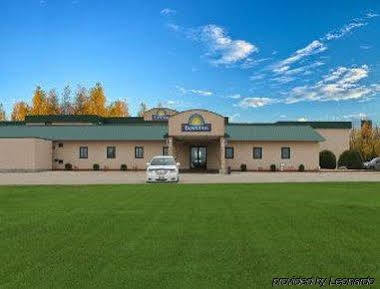 Howard Johnson By Wyndham Portage La Prairie Exterior photo